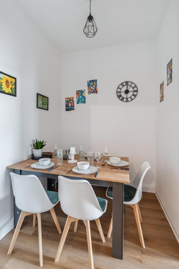 Salihomes/Max Apartment/5Pax/Modern Eingerichtet/Voll Ausgestattet Kueche Markranstädt エクステリア 写真